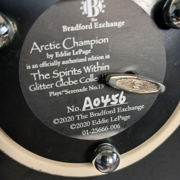 Wolf Snow Globe with Blue Base - Picture 7 of 7